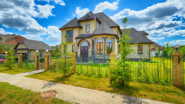 How to Increase Your Lawn Curb Appeal in Winter